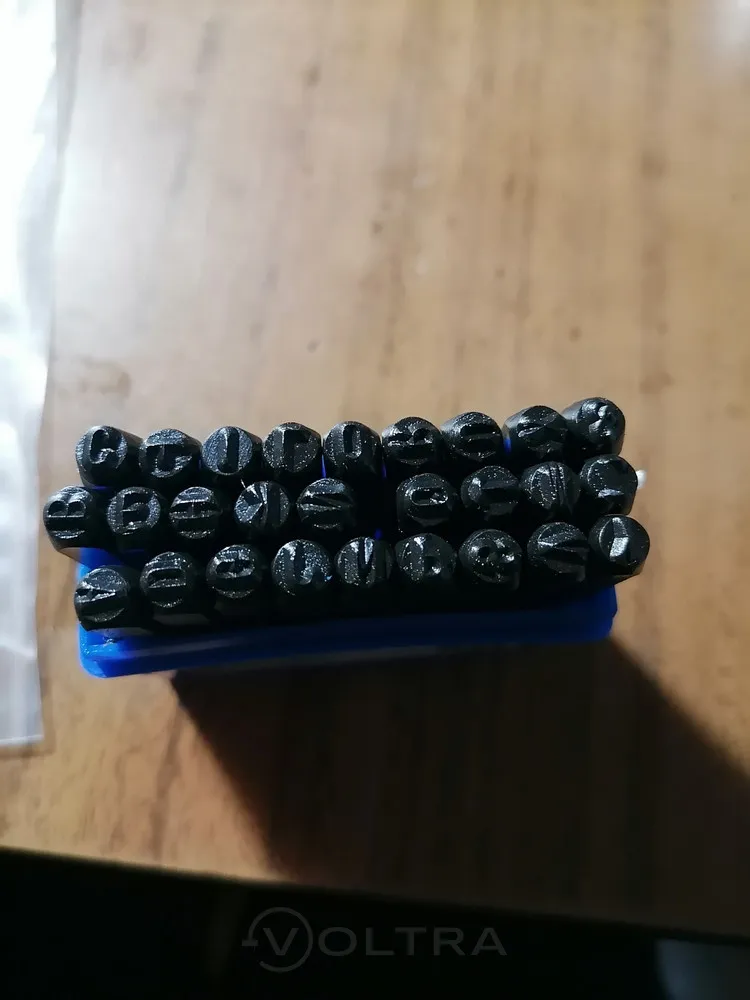 Набор клейм буквы латиница 4мм 27пр. H-D HD-01808