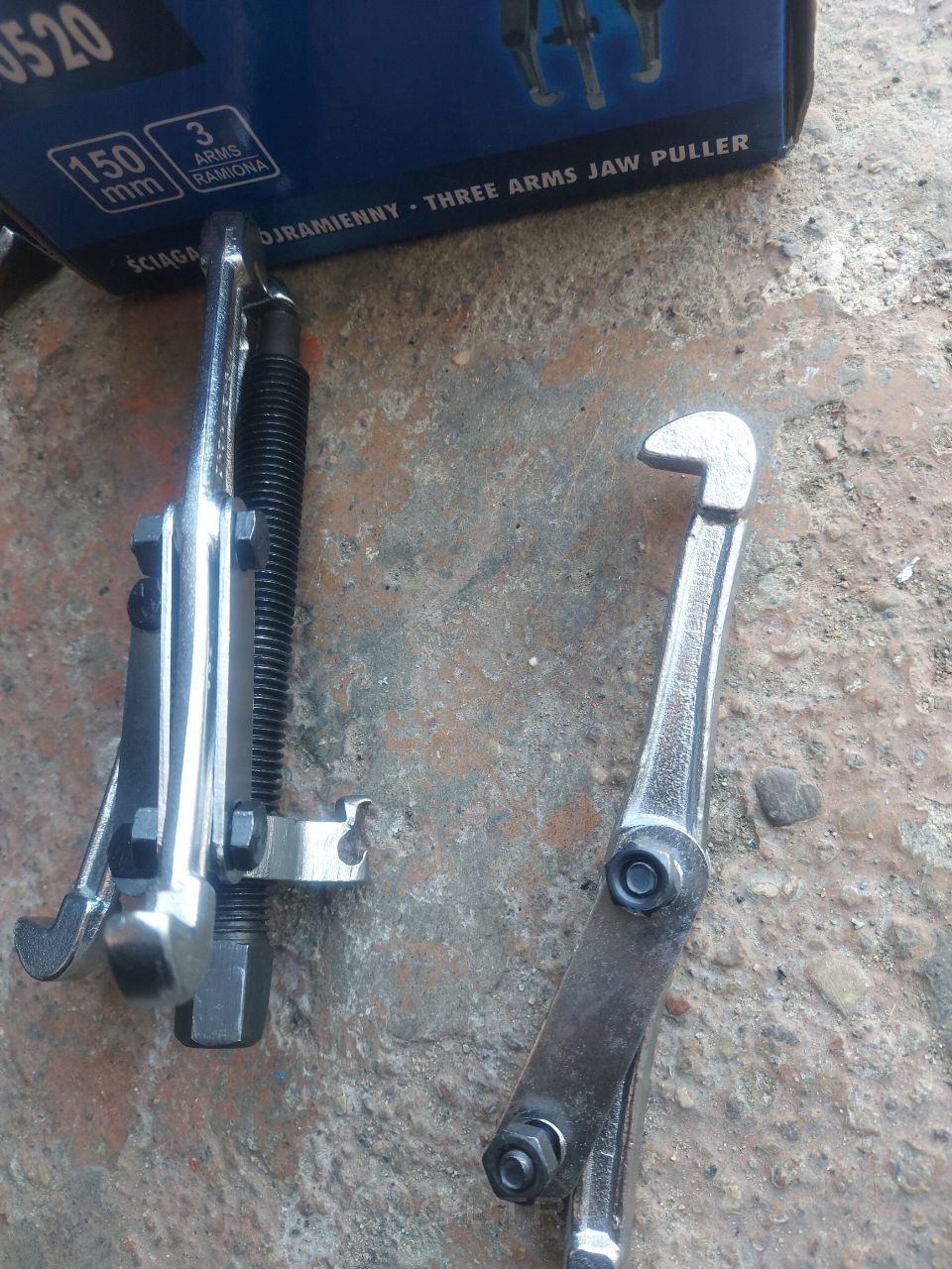 Съёмник подшипников 3-х лапый 6" (max d150мм) Vorel (80520)