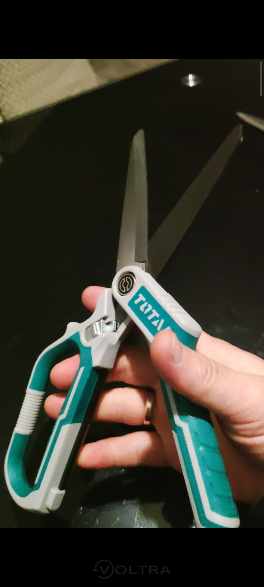 Ножницы усиленные с прорезиненной рукояткой 255мм Total THSCRS832558