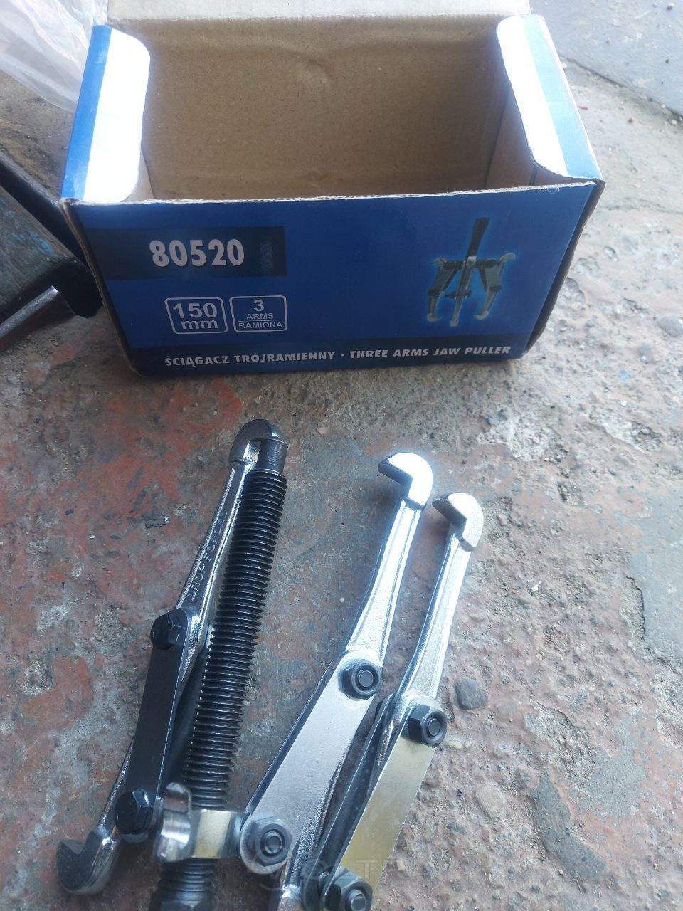 Съёмник подшипников 3-х лапый 6" (max d150мм) Vorel (80520)