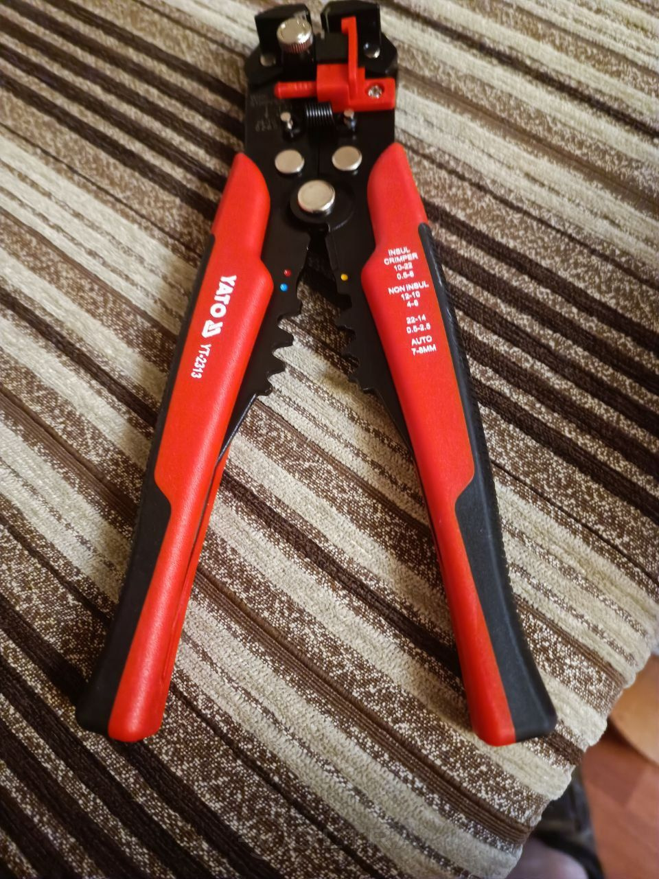 Клещи для резки, зачистки и обжима проводов 205мм Yato YT-2313