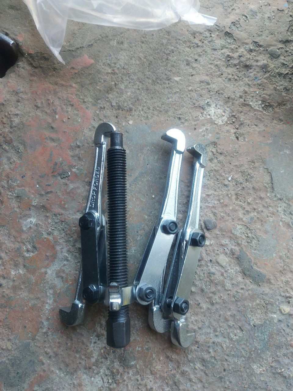 Съёмник подшипников 3-х лапый 6" (max d150мм) Vorel (80520)